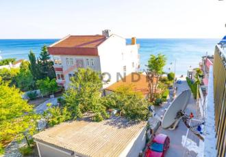 Beachfront apartment with view on the sea and balcony in Istanbul Buyukcekmece