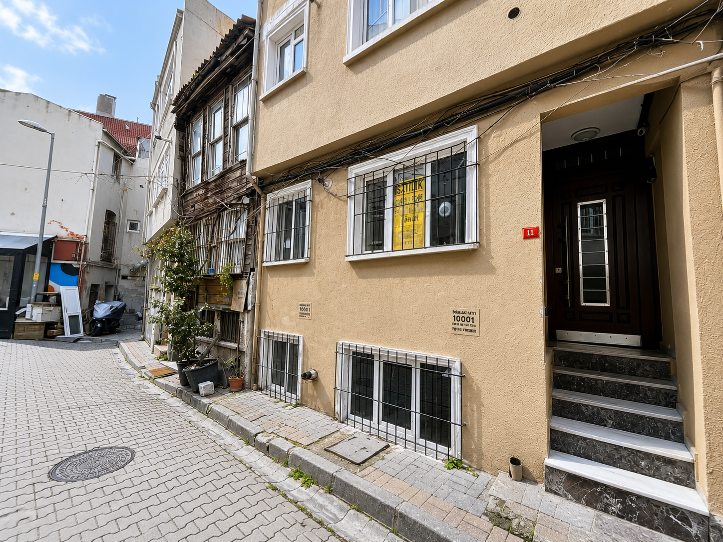 Vacant 1+1 high ground-floor apartment, Abbasağa Street, Beşiktaş