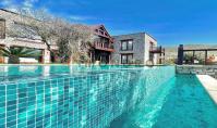BO-463, Sea view property with balcony and pool in Bodrum Gumusluk