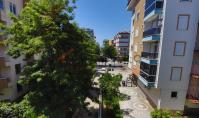 AL-1515, Comfortable Property with Balcony and Air Conditioning, Just Steps from the Beach in Central Alanya