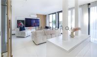 AN-2158, Prestigious Villa Near the Sea with Balcony in a Central Location of Muratpaşa, Antalya