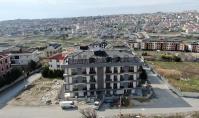 IS-5076, Peaceful Living Without Leaving the City: Open-View Residence with Balcony & Parking in Beylikdüzü
