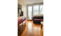 IS-5181, Stylish Beyoğlu Property with Terrace & Open Kitchen
