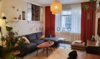 IS-5186, Prime Real Estate in Kadıköy with Balcony and Closed Kitchen