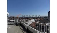 IS-5354, Well-Located Apartment with Balcony and Separate Kitchen in Istanbul Fatih