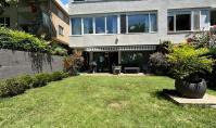 IS-5425, Beachside Apartment with Balcony & Separate Kitchen in Prime Kadıköy