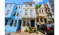 IS-5523, Renovated and Move-In Ready Four-Storey Detached House in Historic Balat