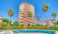 AL-1867, Turkish Citizenship Eligible: Furnished 4+1 (200 m²) in Alanya Centre with Pool and Garden, 750 m to the Sea