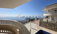 AL-2236, Castle and Coastline Views from the Terrace – 150 m² 3+1 Penthouse with Two Communal Pools, Bektas