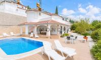 AL-2352, Sea-View Villa with Private Pool on a 500 m² Plot: Furnished 220 m² 4+1 with Large Terrace, Mahmutlar